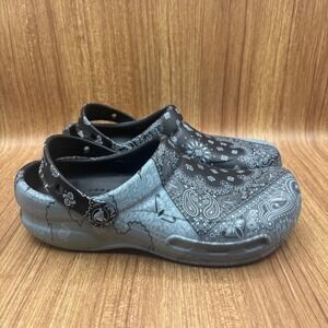 Crocs Bistro Clogs Black Grey Women 8 Bandana Paisley Slip Resistant Work Shoes